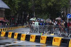 Despite the rain, people are supporting the riders! (85x)