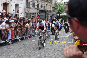 Stefan Kung (Suisse), Michael Woods (Canada), Fred Wright (Grande-Bretagne), Valentin Madouas (France) et Nils Politt (Allemagne) dans la première montée de la Butte Montmartre (117x)