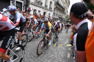 Remco Evenepoel (Belgique) dans la première montée de la Butte Montmartre (120x)