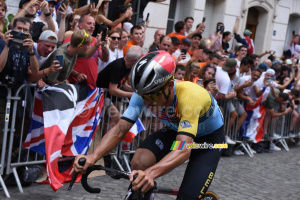 Remco Evenepoel (Belgique) seul en tête dans la troisième montée de la Butte Montmartre (134x)