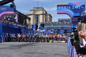 The ladies are ready for the start of the road race of the Paris 2024 Olympics (239x)