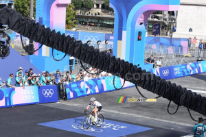 Kristen Faulkner (United States) wins the race (2) (298x)