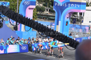 The battle for the silver medal is won by Marianne Vos (Pays-Bas), ahead of Lotte Kopecky (Belgium) and Blanka Vas (Hungary) (322x)
