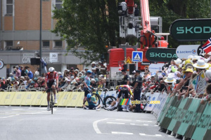 Several riders crashed in the last bend (81x)