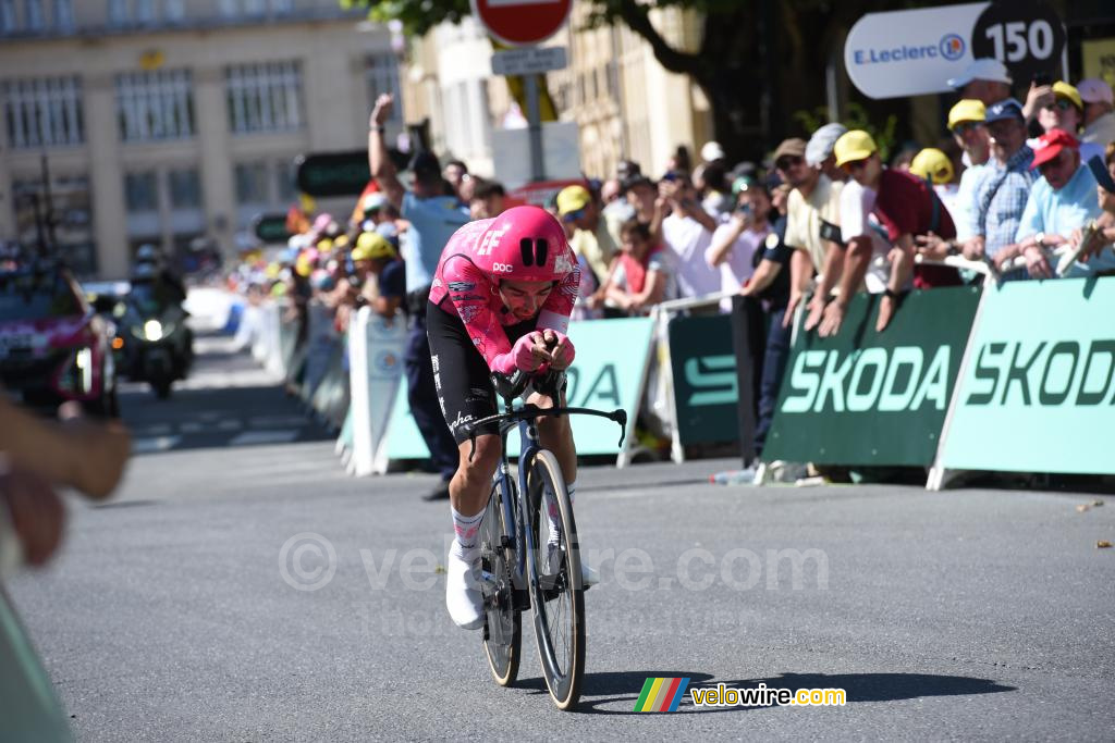 Ben Healy (EF Education First-EasyPost) tijdens de tijdrit Caen > Caen