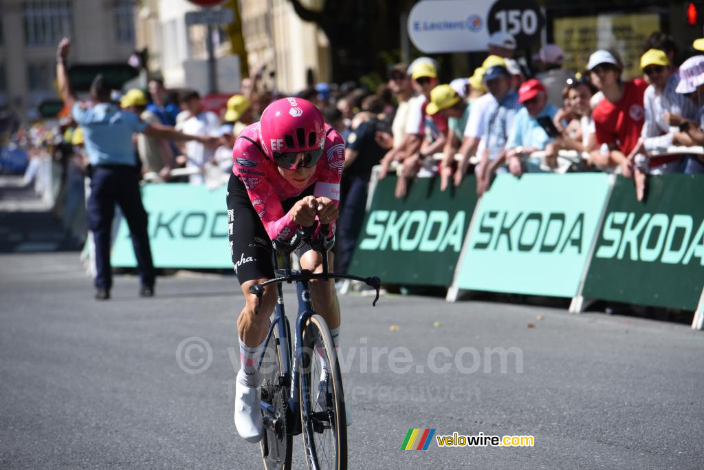 Neilson Powless (EF Education First-EasyPost) tijdens de tijdrit Caen > Caen