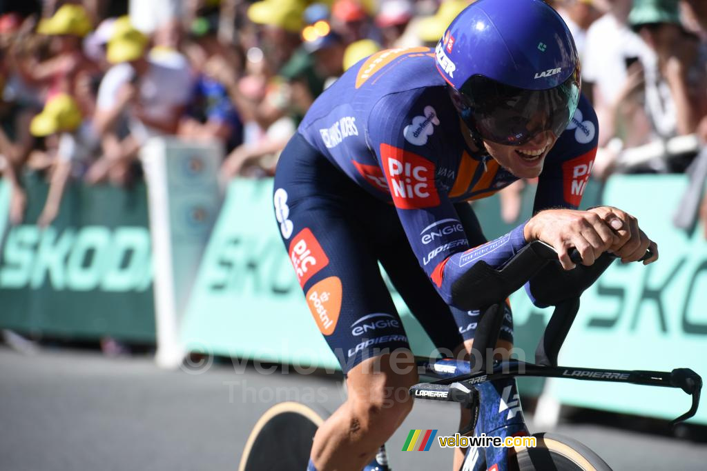 Oscar Onley (Team Picnic PostNL) tijdens de tijdrit Caen > Caen