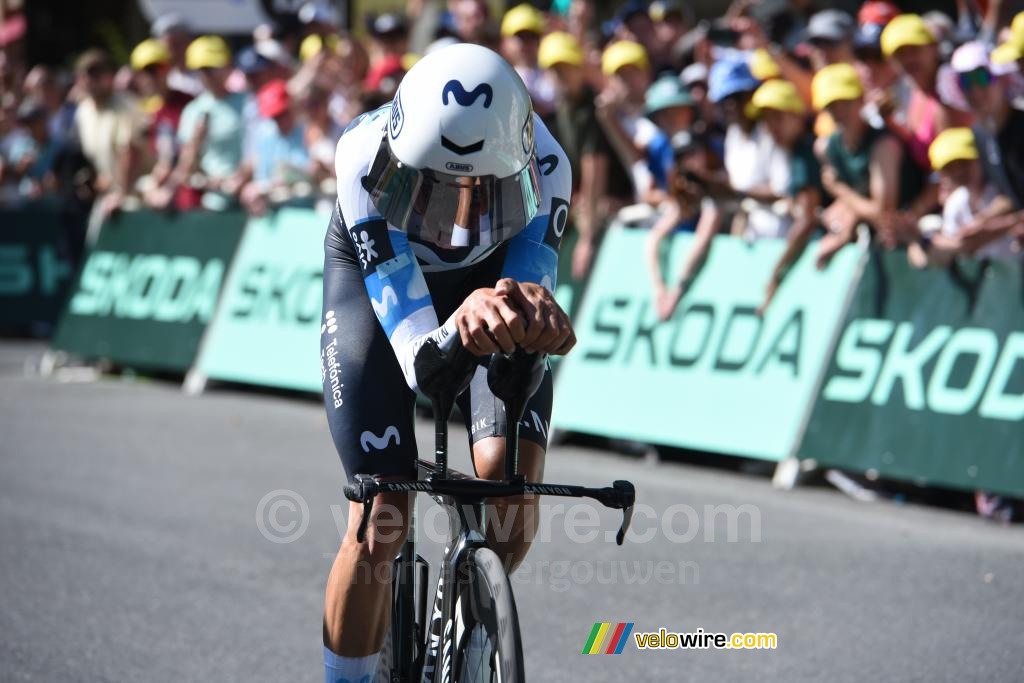 Enric Mas (Movistar Team) tijdens de tijdrit Caen > Caen