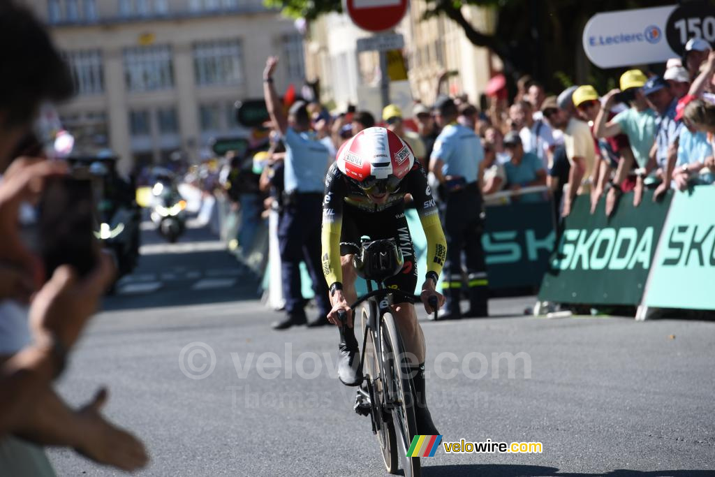 Jonas Vingegaard (Team Visma | Lease a Bike) tijdens de tijdrit Caen > Caen