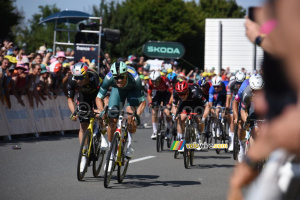 Jonathan Milan (Lidl-Trek) and Wout van Aert (Team Visma | Lease a Bike) in the final sprint in Laval (11x)