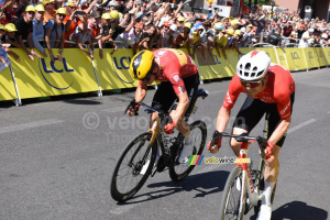 Jonas Abrahamsen (Uno-X Mobility) wins the 11th stage in Toulouse ahead of Mauro Schmid (Team Jayco AlUla) (43x)