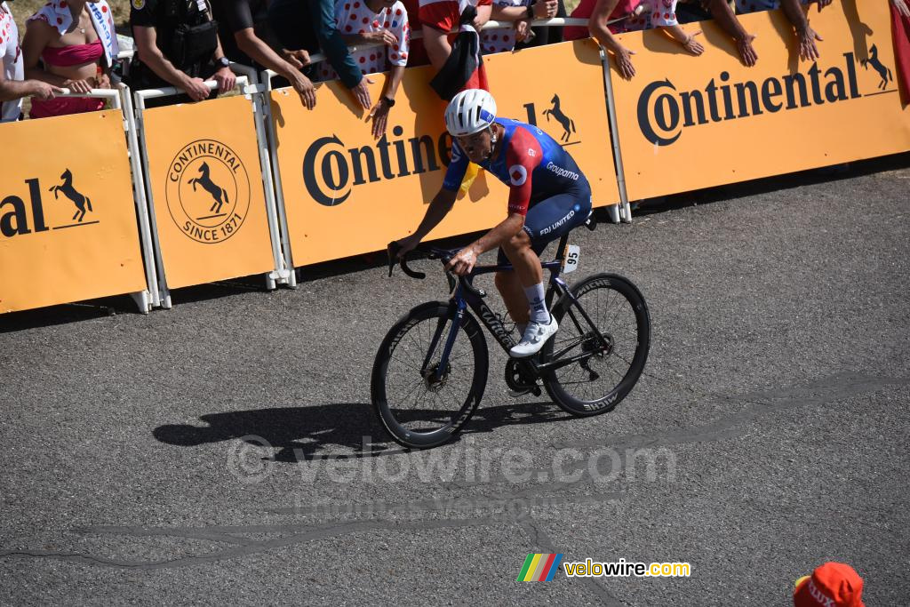 Valentin Madouas (Groupama-FDJ) komt in Peyragudes aan