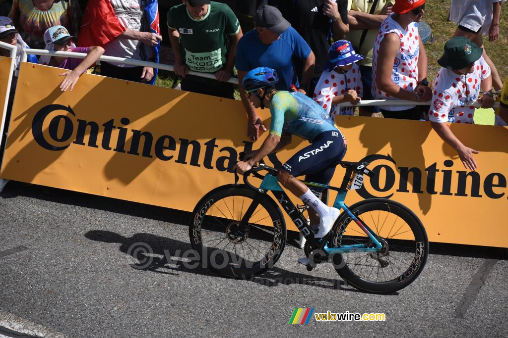 Sergio Higuita (XDS Astana Team) komt in Peyragudes aan