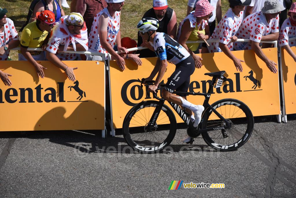 Enric Mas (Movistar Team) komt in Peyragudes aan