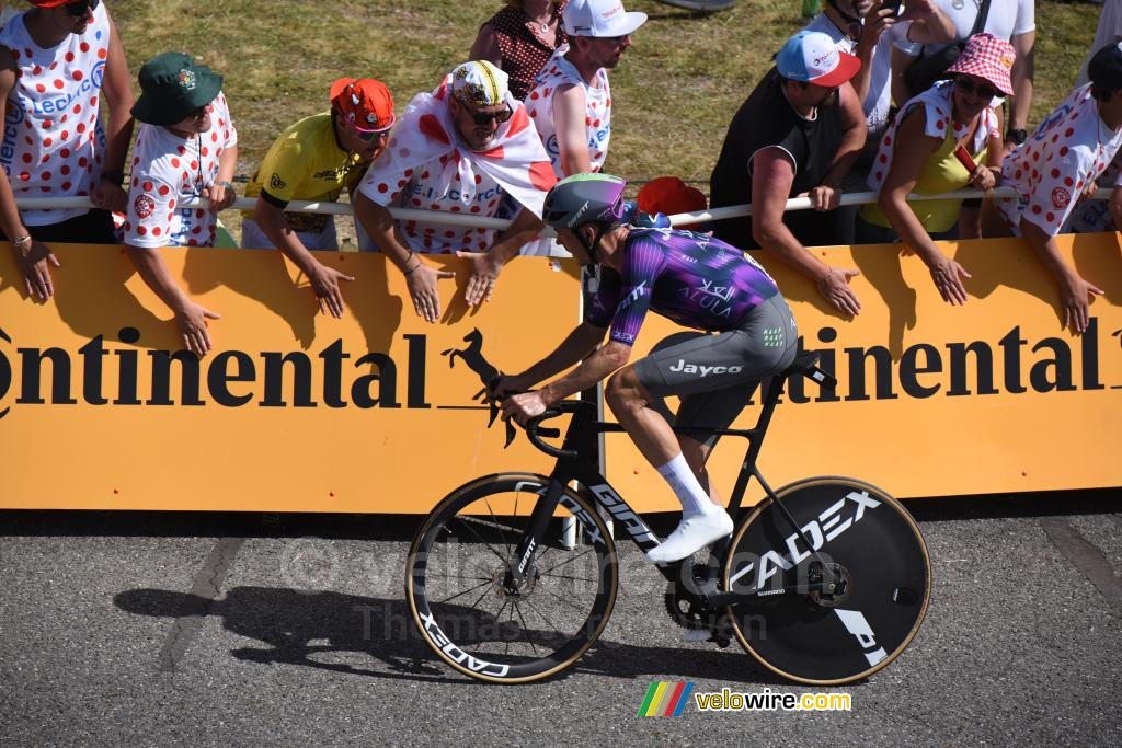 Ben O'Connor (Team Jayco AlUla) komt in Peyragudes aan
