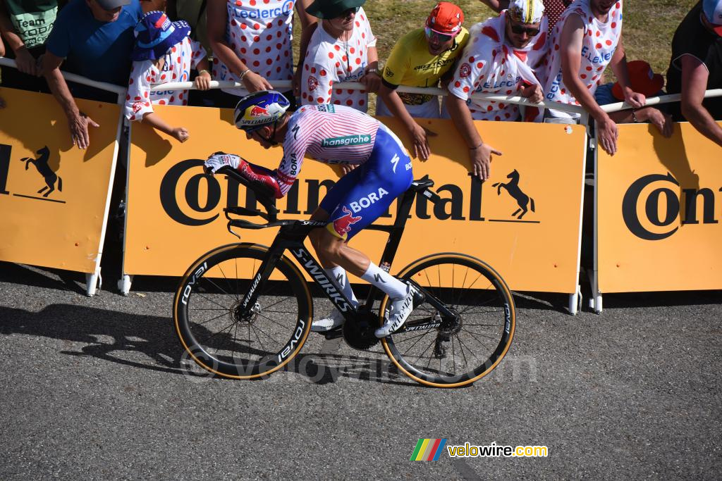 Florian Lipowitz (Red Bull-BORA-hansgrohe) komt aan in Peyragudes