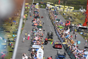 Jonas Vingegaard (Team Visma | Lease a Bike) closes the gap on Remco Evenepoel (Soudal Quick-Step) in Peyragudes (16x)