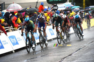 Jonathan Milan (Lidl-Trek) lance son sprint vers la victoire a Valence (448x)