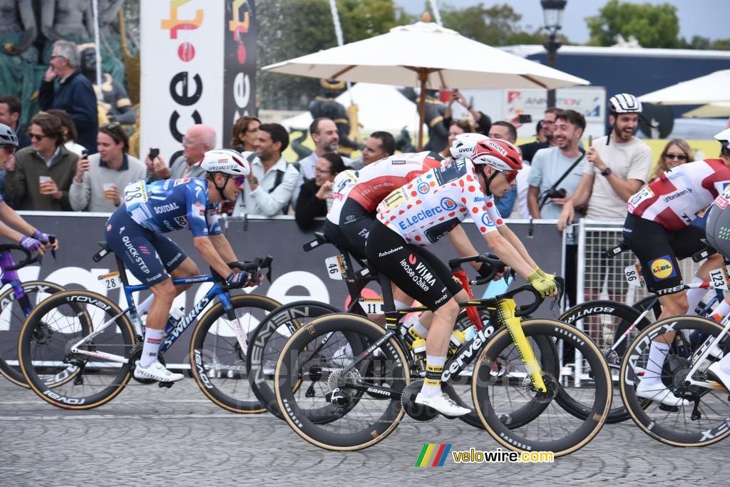 Jonas Vingegaard (Team Visma | Lease a Bike) met de bolletjestrui