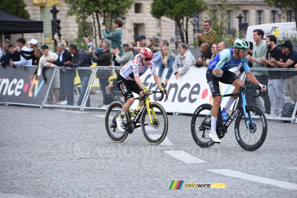 Bruno Armirail (Decathlon AG2R La Mondiale Team) & Jonas Vingegaard (Team Visma | Lease a Bike)