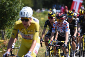 Jonas Vingegaard (Visma | Lease a Bike) in the wheel of Tadej Pogačar (UAE Team Emirates XRG) (9th stage) (28x)