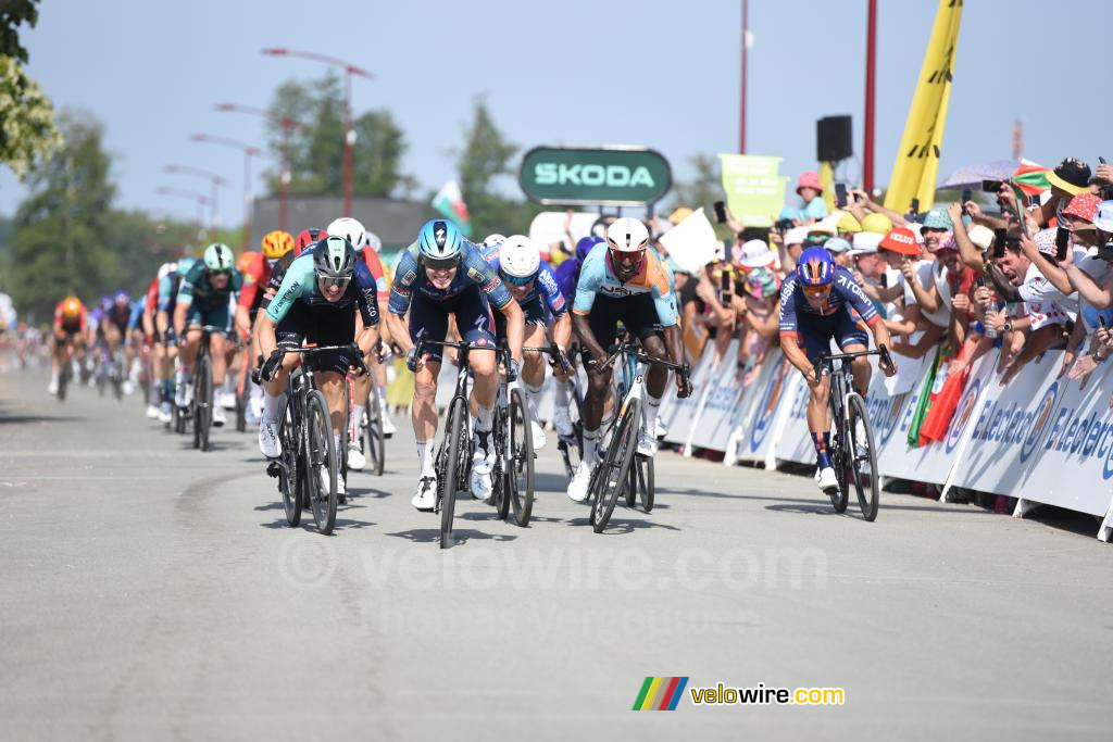 Tim Merlier (Soudal Quick-Step) op weg naar de overwinning in Bergerac (8e etappe)