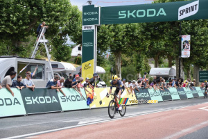 Quinn Simmons (Lidl-Trek) au sprint à Saint-Pourçain-sur-Sioule sur l'étape 11 (72x)