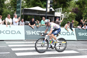 Mathis Le Berre (TotalEnergies) remporte le sprint à Saint-Pourçain-sur-Sioule sur l'étape 11 (49x)