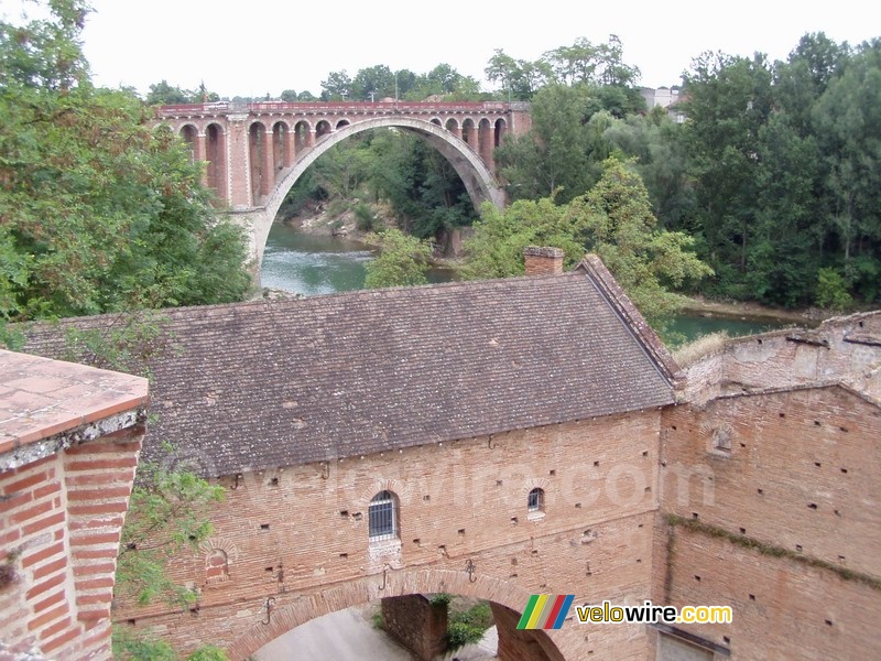 De brug van Rabastens naar Couffouleux