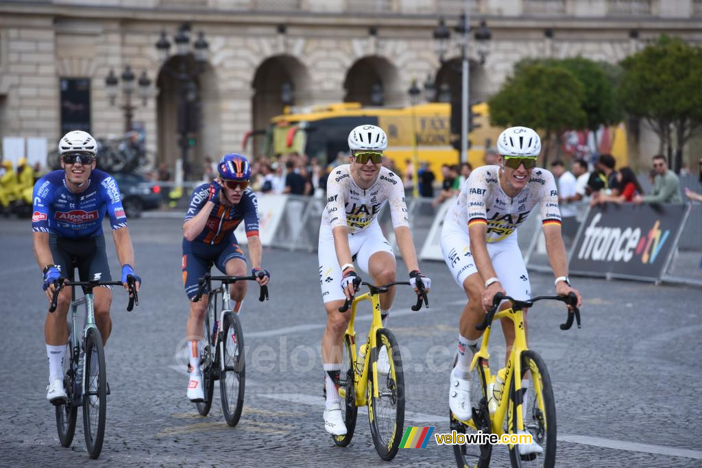 All smiles at UAE and Alpecin!