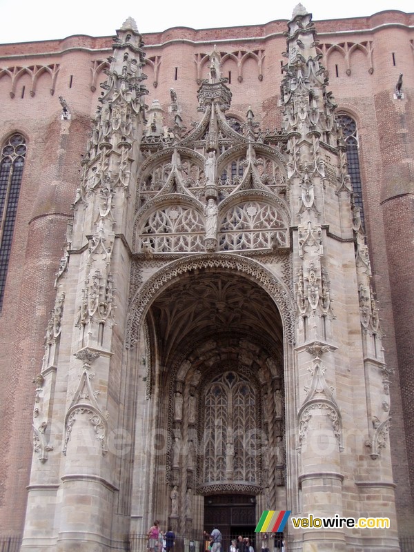 The impressive entrance of the Basilique Sainte-Cécile in Albi