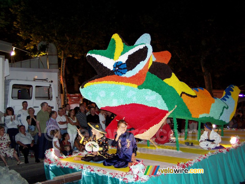 Poisson chinois à la cavalcade fleurie à l'occasion des fêtes du 15 août