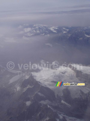 Mountains seen from the plane back to Paris (207x)