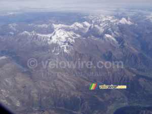 Mountains seen from the plane back to Paris (222x)