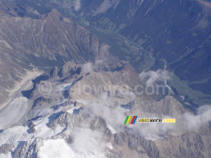 Mountains seen from the plane back to Paris (220x)
