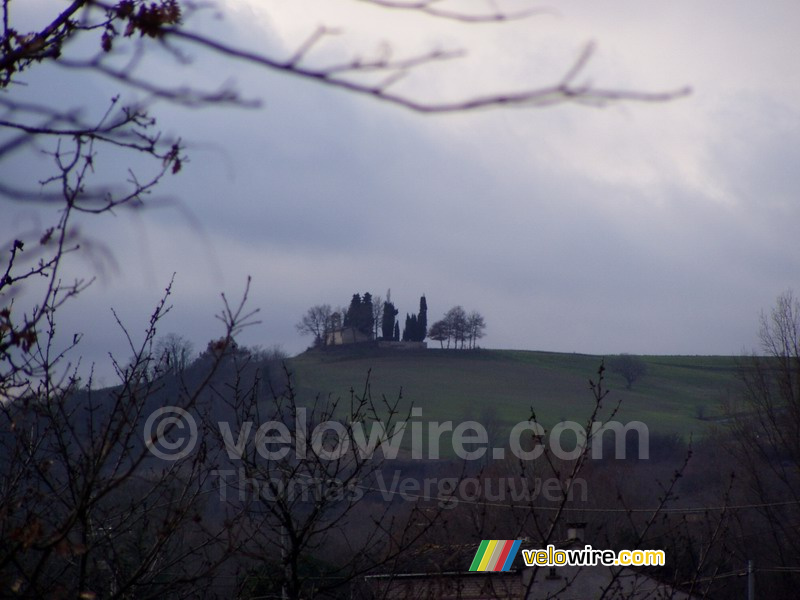 Vue sur une chapelle depuis la maison de mes parents