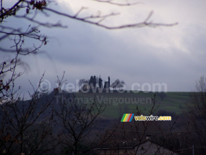 Vue sur une chapelle depuis la maison de mes parents (346x)