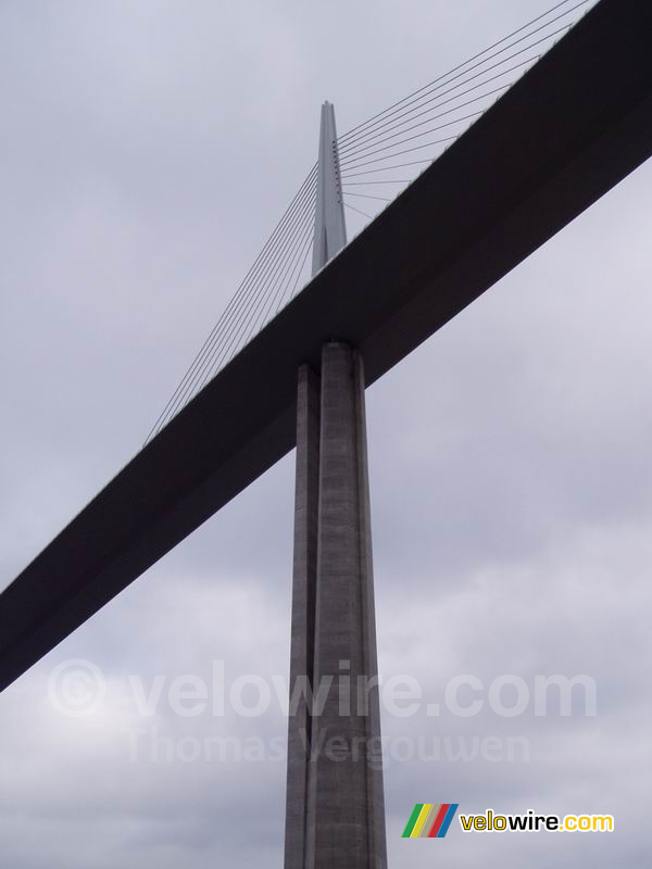 Een van de pijlers van het viaduct van Millau