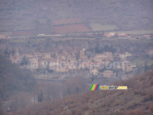 A small town nearby the viaduct of Millau (433x)