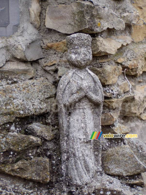 A statue of an angel in St. Georges de Luzençon (314x)