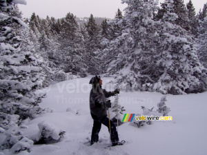Sébastien overviewing the wintery landscape (404x)