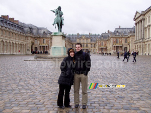 Almudena & Bas devant le Château de Versailles (472x)