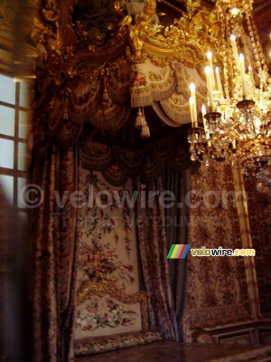 Le lit de Marie-Antoinette au Château de Versailles (434x)