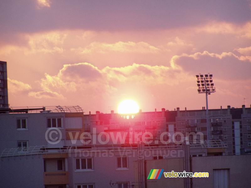 Le coucher du soleil vu depuis ma salle de bains