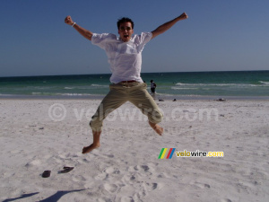 Romain jumps in the air on the beach of Sarasota (249x)