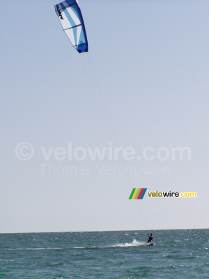 A kitesurfer in Sarasota (210x)