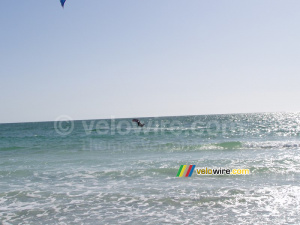 The kitesurfer jumps ... (226x)