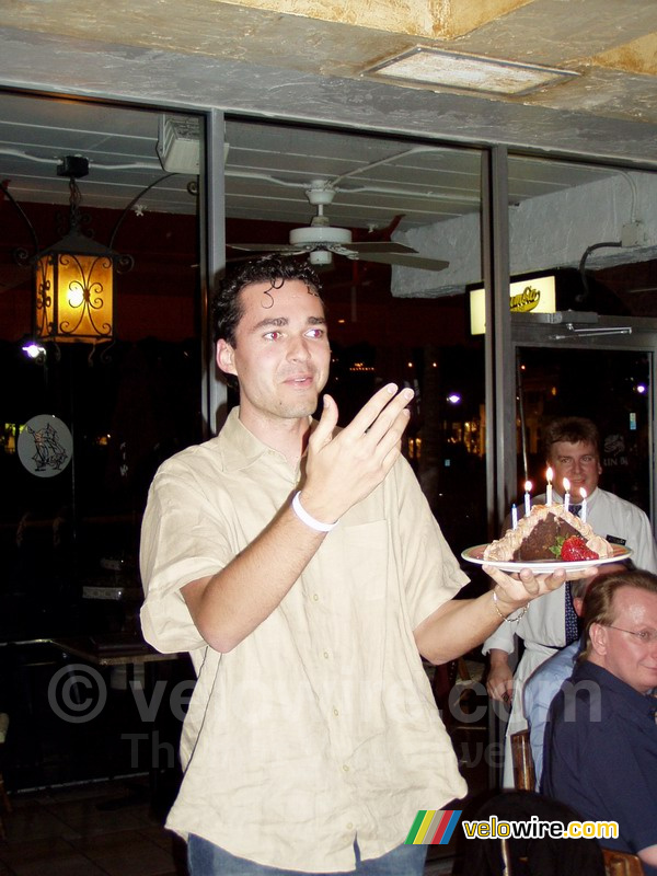 Romain avec son gateau d'anniversaire