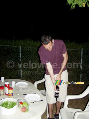 Bernard opens a bottle of wine during the barbecue (236x)