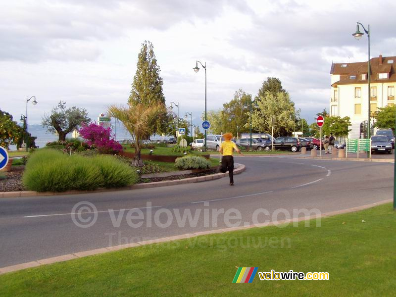 Running around the roundabout